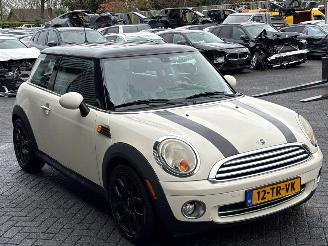 Mini Cooper 1.6 16V Cooper Hatchback  Benzine 1.598cc 88kW (120pk) FWD picture 7