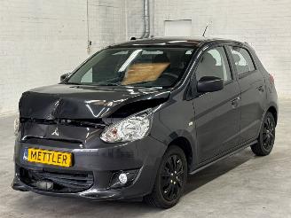 krockskadad bil auto Mitsubishi Space-star 1.0 12V Hatchback  Benzine 999cc 52kW (71pk) FWD 2014/10