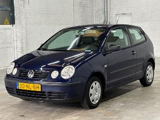uszkodzony samochody osobowe Volkswagen Polo 1.4 16V Hatchback  Benzine 1.390cc 55kW (75pk) FWD 2003/11