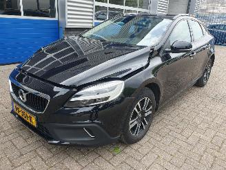 Avarii autoturisme Volvo V-40 Cross Country 2.0 T3 Nordic+ 2017/6