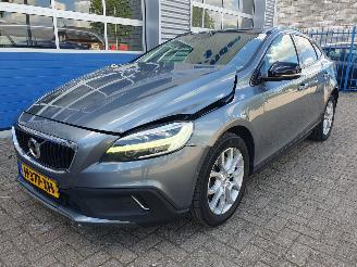 krockskadad bil auto Volvo V-40 Cross Country 1.5 T3 Kinetic Automaat 2020/6