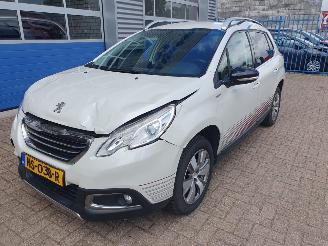krockskadad bil auto Peugeot 2008 1.2 PureTech Urban Cross 2016/1