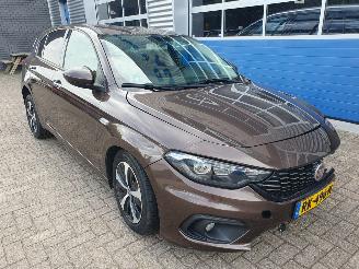 krockskadad bil auto Fiat Tipo 1.6 MultiJet 16v Business Lusso 2017/12