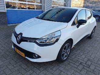 skadebil auto Renault Clio 0.9 TCe ECO Night&Day 2015/4