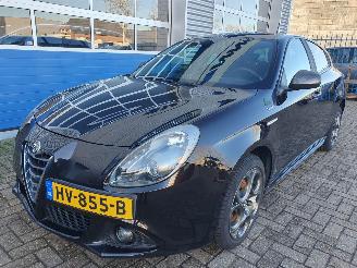 damaged passenger cars Alfa Romeo Giulietta 1.4 T Sprint Automaat 2015/12