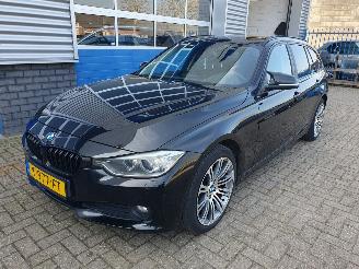 krockskadad bil auto BMW 3-serie 316i Touring 2013/9