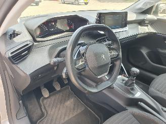 Peugeot 208 1.2i picture 11