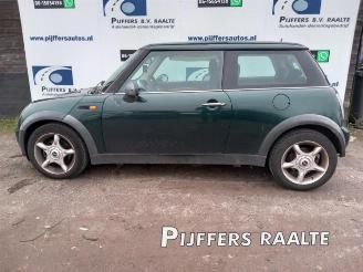 Salvage car Mini Mini  2002/4