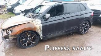 Coche siniestrado Volkswagen Tiguan Tiguan (AD1), SUV, 2016 / 2024 2.0 TDI 16V 4Motion 2017/4
