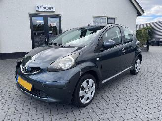 skadebil auto Toyota Aygo 1.0-12V + 5.drs airco N.A.P NL AUTO 2008/9