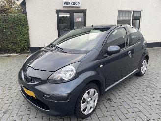Damaged car Toyota Aygo 1.0-12V + N.A.P NL AUTO PRACHTIG!!! 2007/5