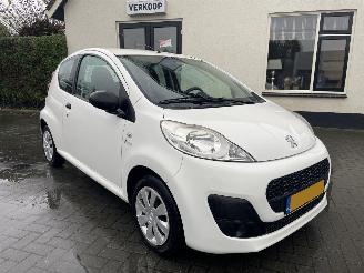 Damaged car Peugeot 107 1.0 Access Accent AIRCO N.A.P PRACHTIG!!!! 2013/6