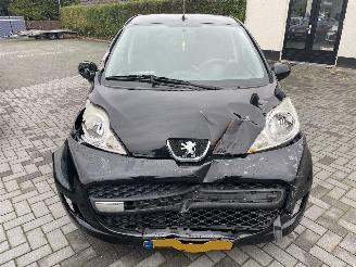 Peugeot 107 1.0-12V XS N.A.P NL AUTO 5.DRS AIRCO picture 2