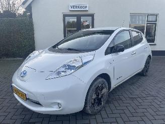 Damaged car Nissan Leaf Acenta 30 kWh 2017/6