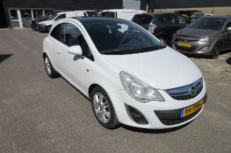 Coche accidentado Opel Corsa 1.4 16v Color edition 2012/3