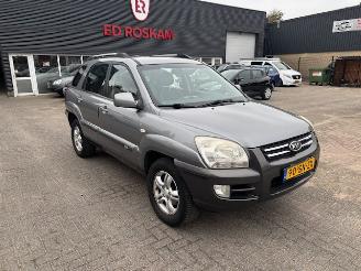 skadebil auto Kia Sportage 2.0 Executive 2006/3