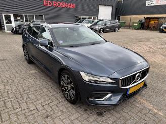 krockskadad bil auto Volvo V-60 2.0 B3 Inscription automaat 2021/11