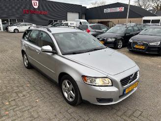 Vaurioauto  passenger cars Volvo V-50 1.8 Advantage 2010/4