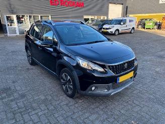 krockskadad bil auto Peugeot 2008 1.2 PureTech Allure 2017/1