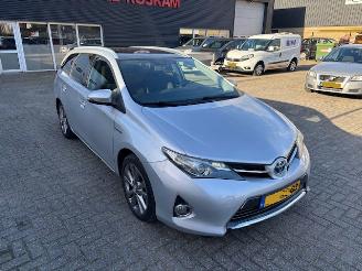 uszkodzony samochody osobowe Toyota Auris 1.8 Hybrid Touring Sports Pano 2013/10