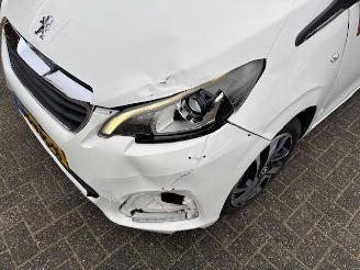 Peugeot 108 1.2  5-drs Top! Roland Garros picture 4