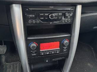 Peugeot 207 1.6 VTI Premiere picture 11