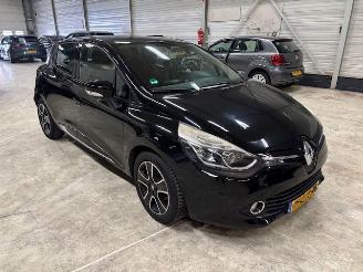 skadebil auto Renault Clio 0.9 TCe 5-drs airco 2013/8