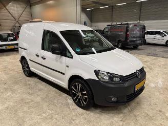 krockskadad bil bedrijf Volkswagen Caddy 1.6 TDI airco marge 2013/10