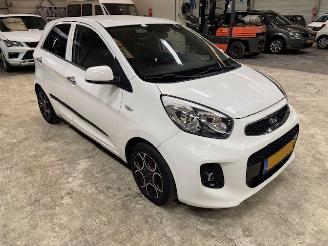 damaged passenger cars Kia Picanto 1.0 5-drs First Edition Clima 2015/7