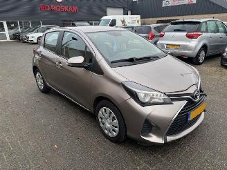 skadebil auto Toyota Yaris 1.3  5-drs Aspiration airco 2015/11