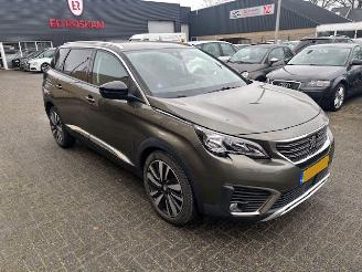 krockskadad bil auto Peugeot 5008 1.2 Pure Tech Premium 131pk 2020/1