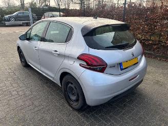 krockskadad bil auto Peugeot 208 1.6 HDI 5-drs Executive Clima 2015/12