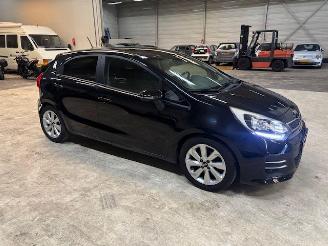 Voiture accidenté Kia Rio 1.4 5-drs clima  110pk 2022/6