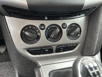 Ford Focus 1.0 EcoBoost Trend 5drs picture 23
