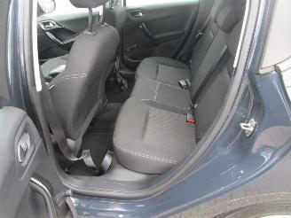 Peugeot 208 1.2 Pure Tech Blue Lion 5drs picture 17