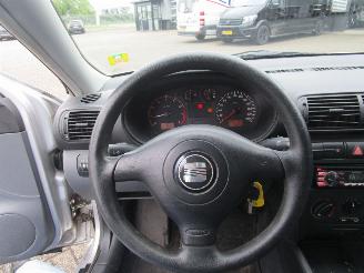 Seat Leon 1.6-16V Stella picture 14