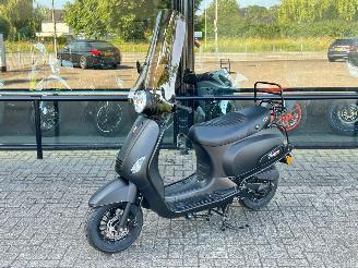 skadebil bromfiets GTS  Toscana Nieuw! 2024/12
