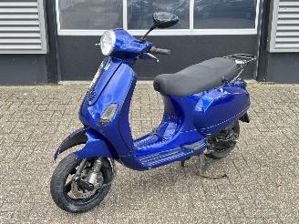 skadebil bromfiets Vespa  LX50 4T 2007/12
