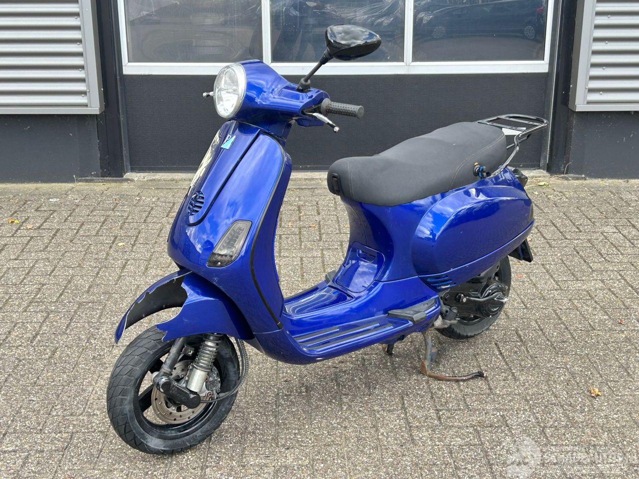 Vespa  LX50 4T