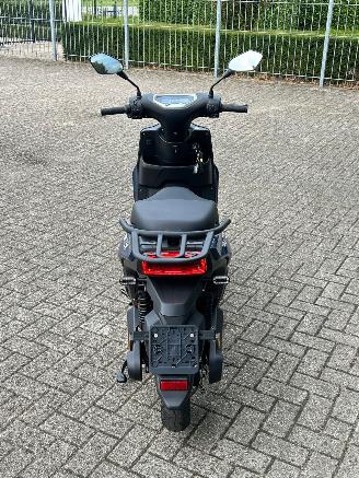 Yadea  T9L Elektric Nieuw! picture 4