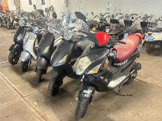 AGM  Partij 5 scooters picture 2