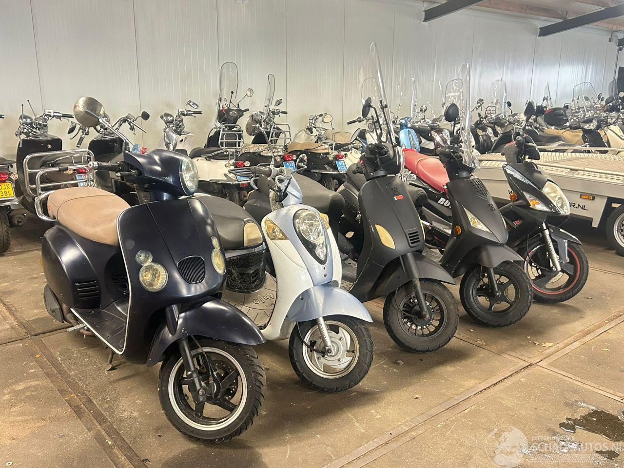 AGM  Partij 5 scooters