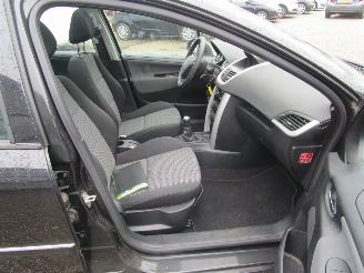 Peugeot 207 SW 1.6 VTI Premiere picture 3