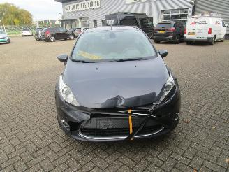 Ford Fiesta 1.25 Ghia 5drs picture 4