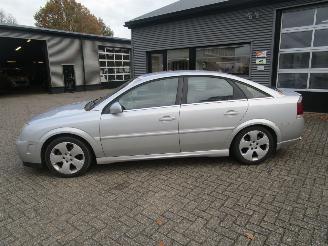 Opel Vectra GTS 2.2-16V picture 2