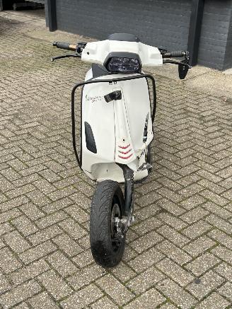 Vespa  Sprint 50 4T picture 8
