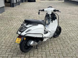 Vespa  Sprint 50 4T picture 3