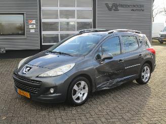 krockskadad bil auto Peugeot 207 SW 1.6 VTI XS 2011/1
