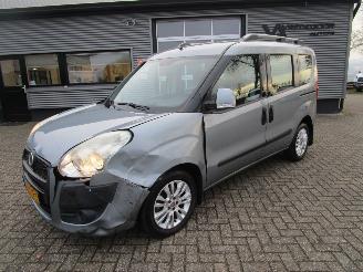 Vaurioauto  passenger cars Fiat Doblo 2.0 Multijet Emotion 2010/6