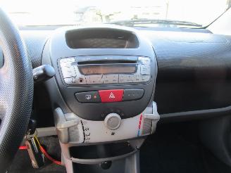 Peugeot 107 1.0-12V XS 5drs picture 13